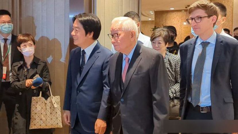 张忠谋今年3月时出席半导体世纪对谈盛会，右为米勒。