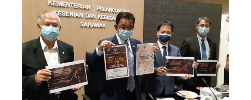 左2为砂拉越旅游、艺术与文化部部长拿督阿都卡林。