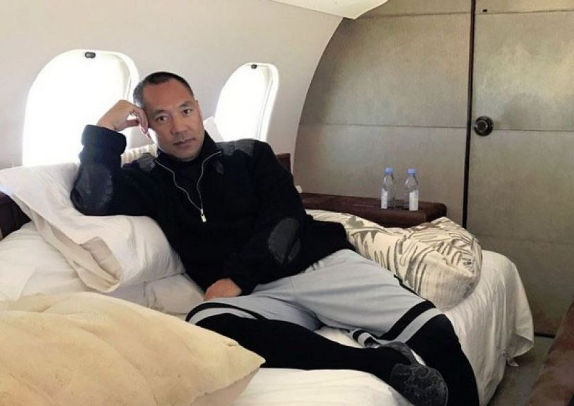 中国富豪郭文贵利用诈骗粉丝的钱购买豪宅、豪车及游艇。