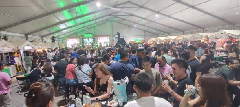 Carls Harvest Pesta&rdquo;嘉年华会热闹非凡。