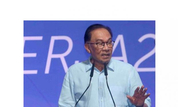 拿督斯里安华。