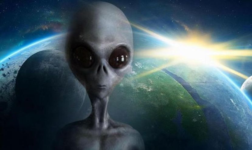 人类对于外星生物存在好奇。图为墨西哥国会去年公开的外星人遗体。