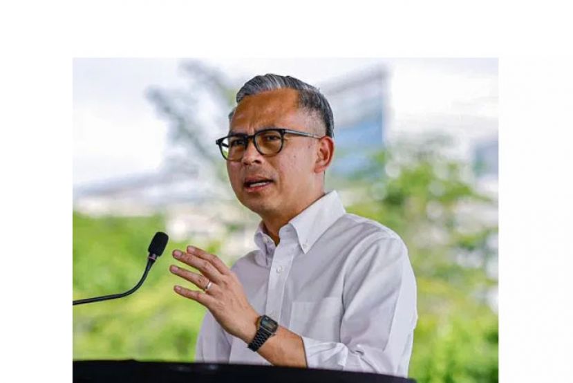 通讯部长法米。