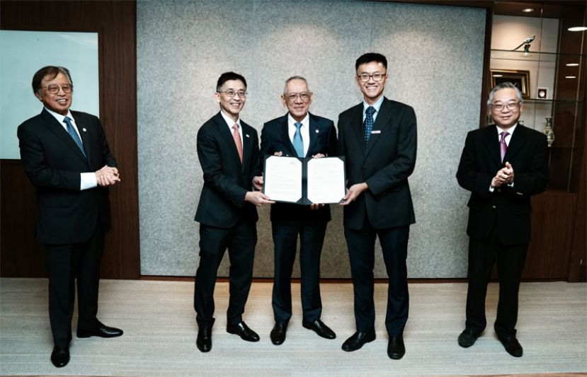 由新加坡副总理兼贸工部长颜金勇与砂拉越总理拿督巴丁宜丹斯里阿邦佐哈里共同见证。