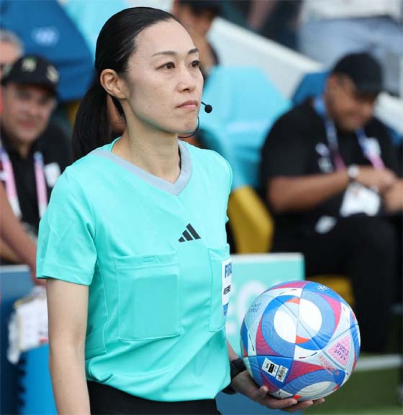 日本女裁判执法奥运男足赛创历史。