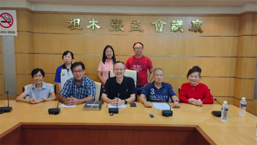 前排左起为叶秋云、蔡明卫、主任黄国维、张德耀、刘碧云。后排左起为蔡映施、何逸菁、田诗其。