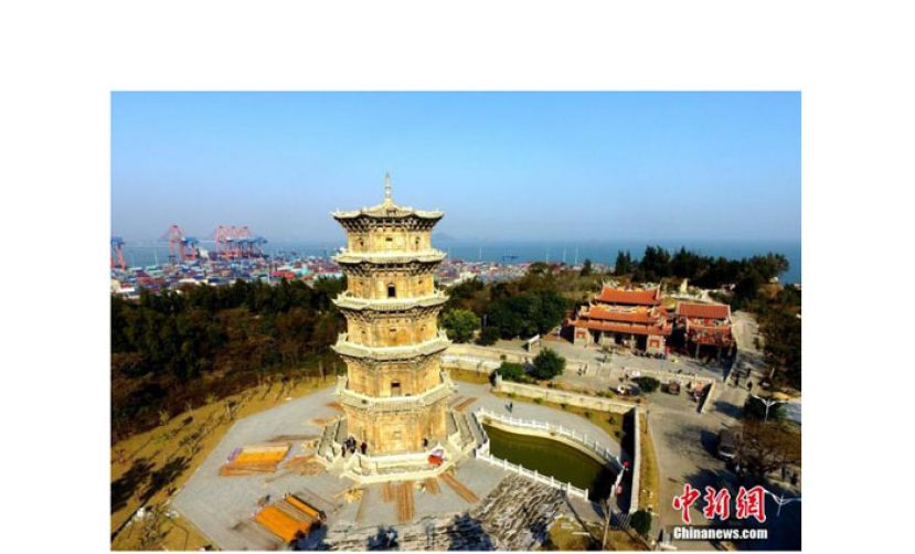 六胜塔，它是商舶由泉州湾主航道驶向内河港口的地标，也有护佑商旅的作用。