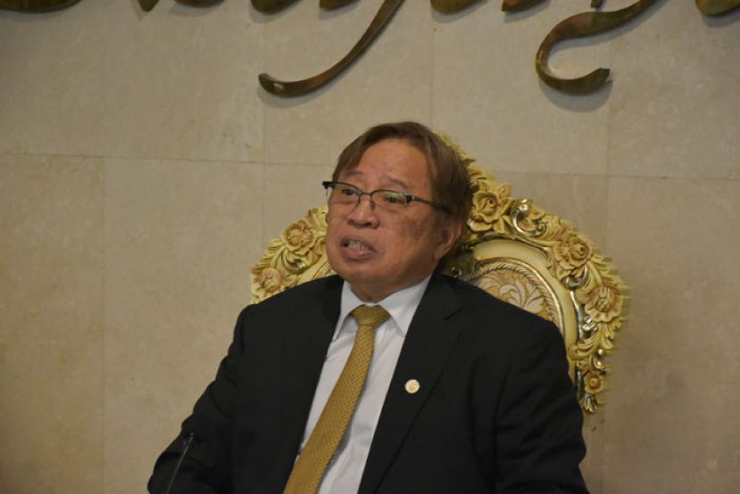 砂首长拿督巴丁宜阿邦佐哈里。