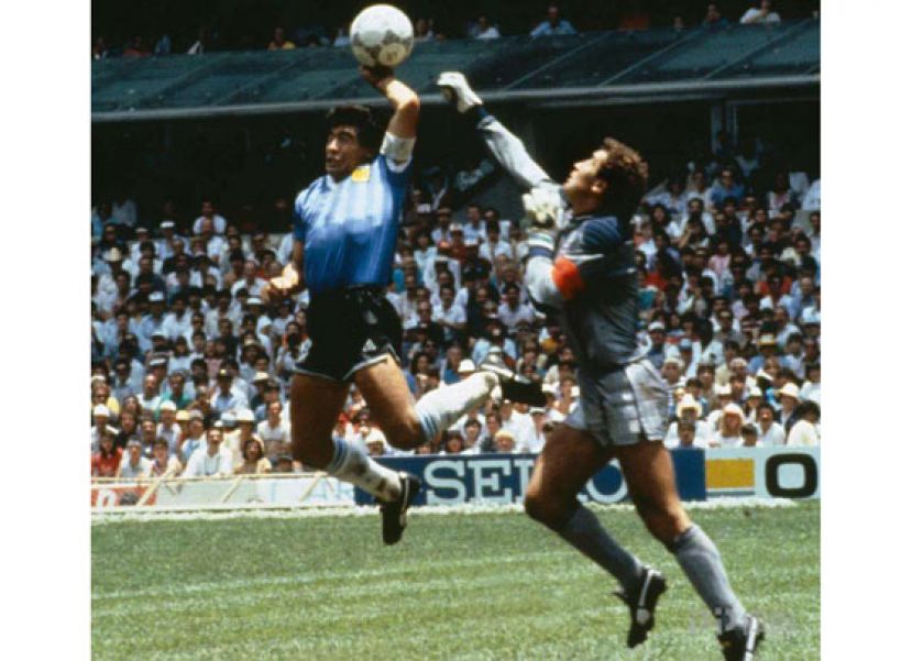 马拉多纳 &ldquo;上帝之手&rdquo; 比赛用球即将拍卖