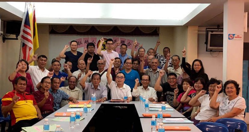 人联党都东支部在日前执委会议上一致推荐支部主席黄振渊（前排左6）为都东州选区唯一候选人。