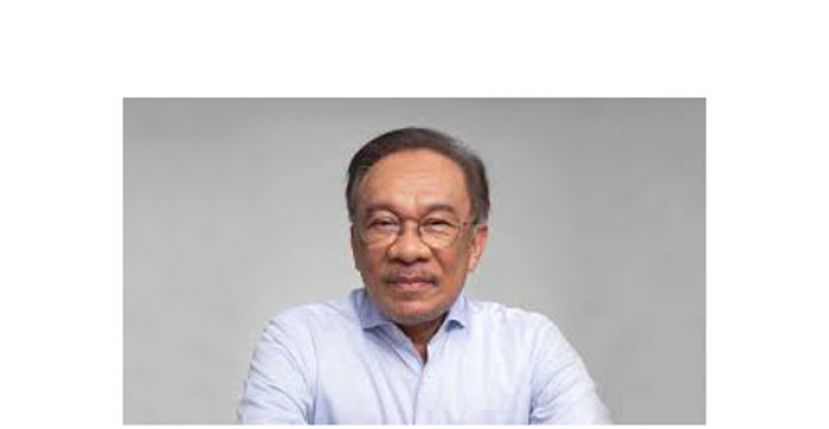 拿督斯里安华。