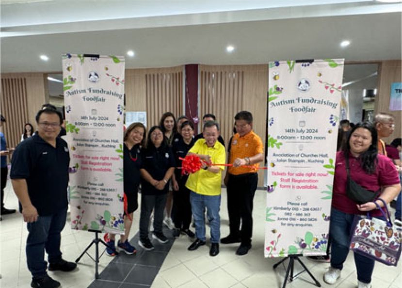 古晋自闭症美食义卖会得民众支持