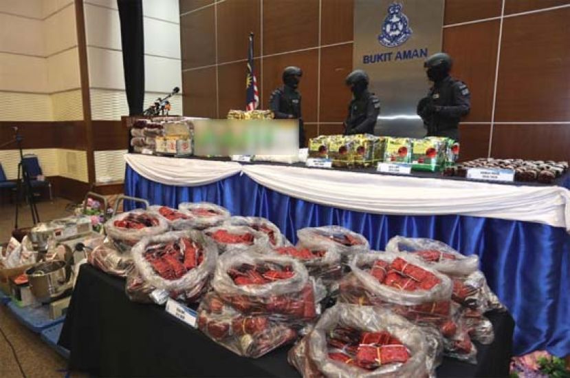 毒品集团利用饮品包装伪装，通过毒驴偷运到砂拉越。