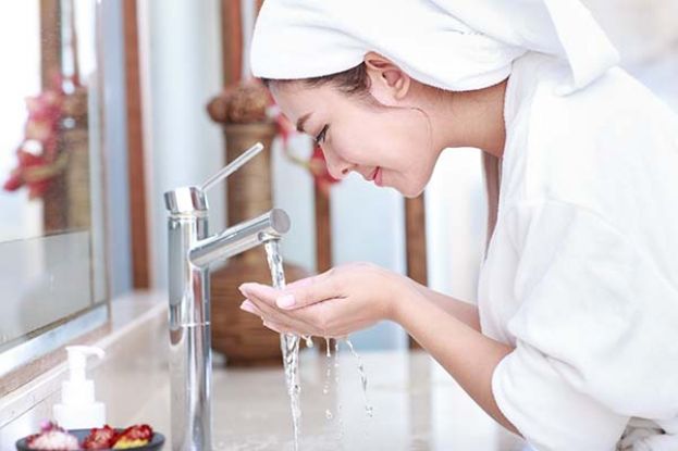 ●究竟要不要每天洗脸？近期有不少网友实测一周不洗脸，没想到皮肤反而更好了！