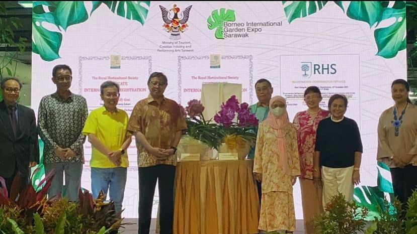 2023年砂拉越婆罗洲国际园艺博览会开幕，主办当局特别将2驻用砂总理阿邦佐与总理夫人祖玛安妮命名。