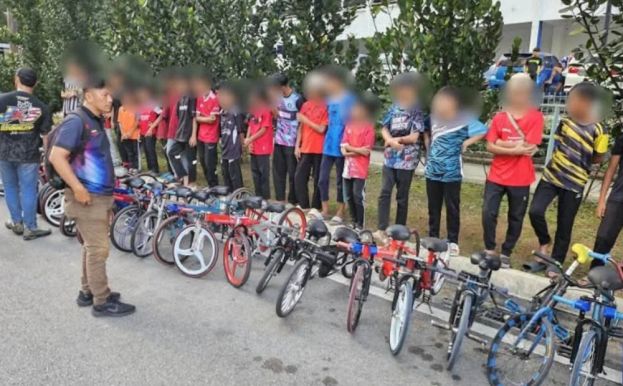 警方突击行动 起获25辆蚊型脚车并对24名少年开出罚单