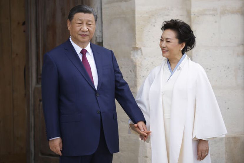 中国国家主席习近平与夫人彭丽媛。