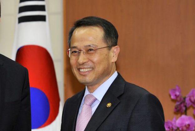 韩国国家情报院院长金奎显26日辞职。