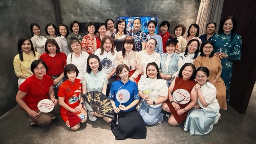 全体参与姐妹大合照。