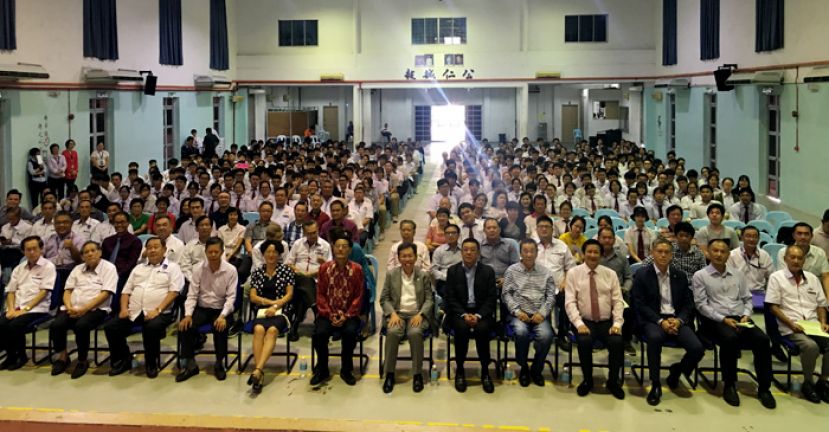 出席者一同合影。