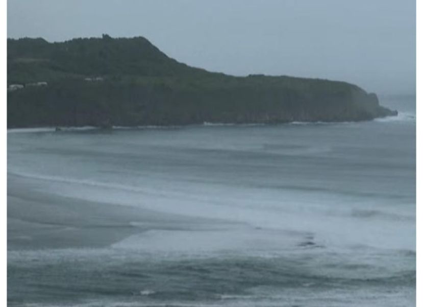 超级台风巴威直扑美属罗塔岛前几小时，强风和大雨先袭击关岛和北马里亚纳群岛。