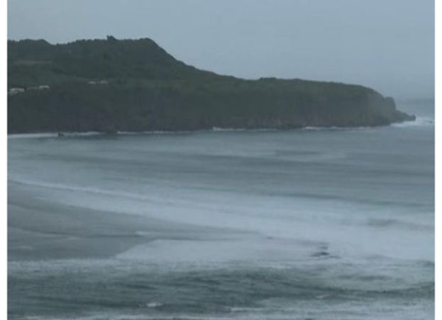 超级台风巴威直扑美属罗塔岛前几小时，强风和大雨先袭击关岛和北马里亚纳群岛。