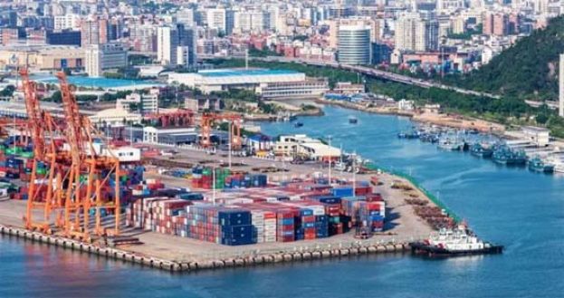  越南工业生产指数几个月来不断提高，原辅料进口有增加迹象。图为胡志明港。