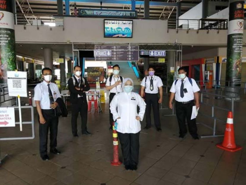 卫生部医疗队伍从西马赴往沙巴斗湖医院、仙本娜医院、拿笃医院、古纳医院服务。