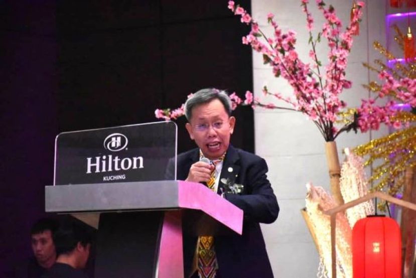 砂拉越副总理拿督阿玛沈桂贤代表砂拉越总理拿督巴丁宜丹斯里阿邦佐哈里致词时摄。