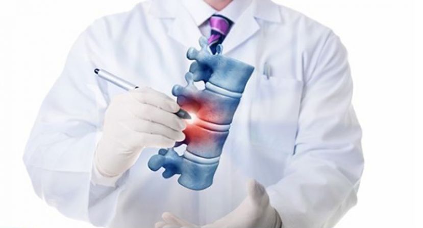 新型开刀机器手臂 让脊椎手术更精准