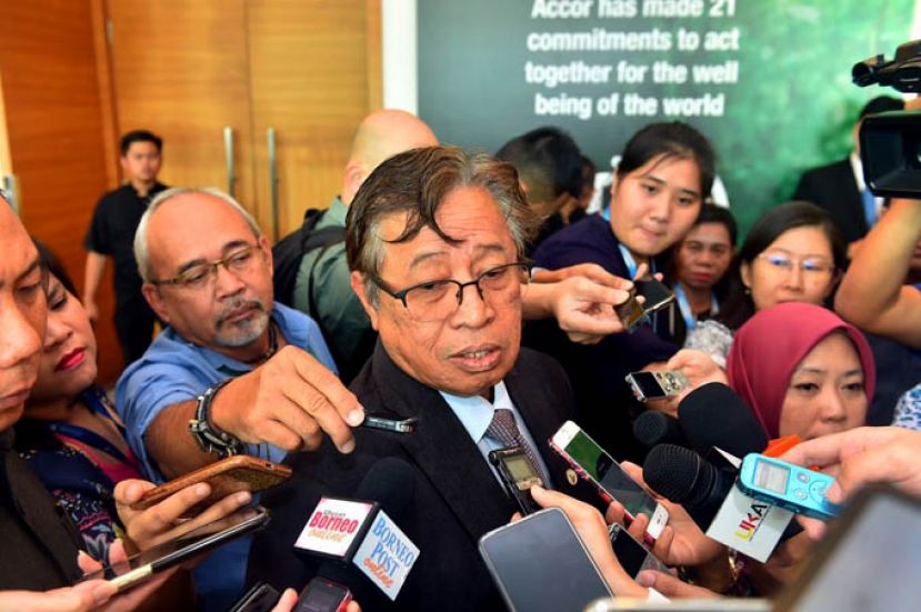 砂首长阿邦佐哈里向媒体证实，耶理申请加盟砂政党联盟。