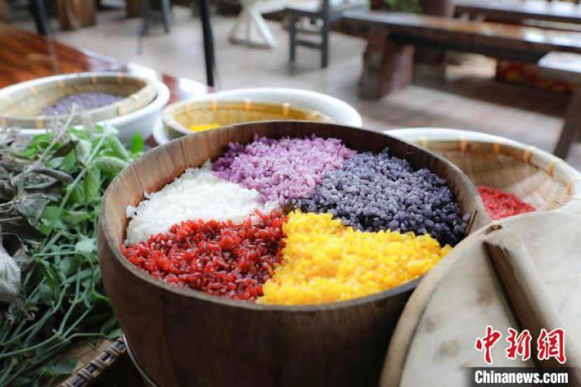 壮族五色糯米饭。