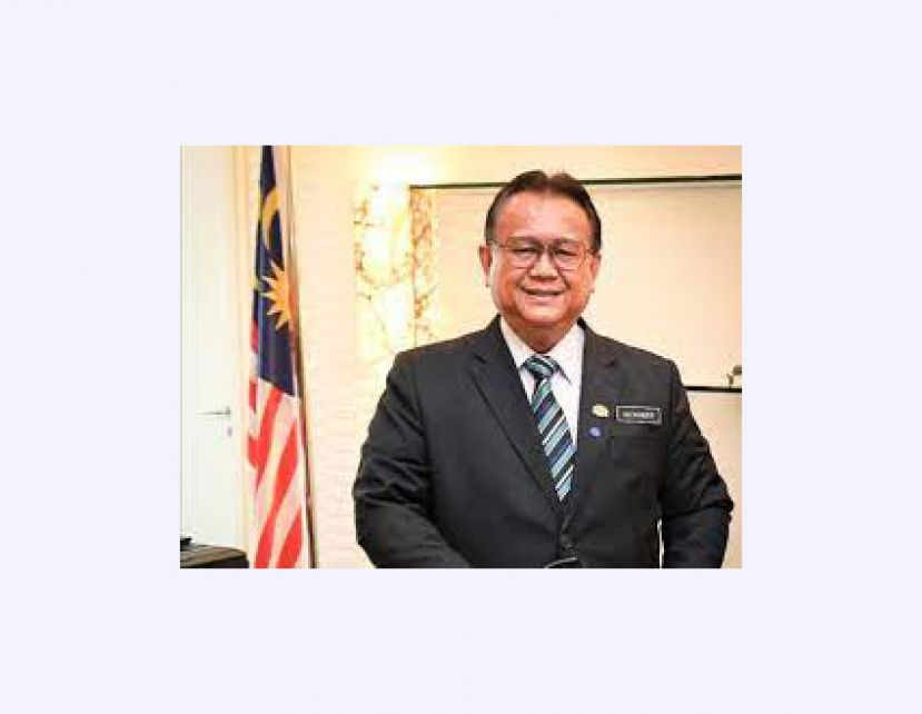 国内贸易及消费人事务部长拿督斯里阿历山大南达林奇。