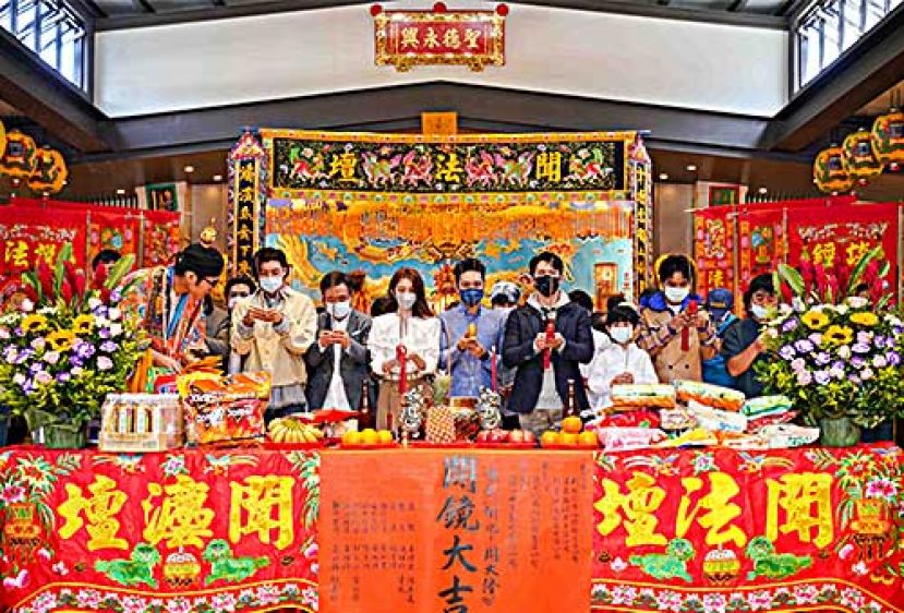 《冲吧！周大隆》全体剧组开镜团拜。