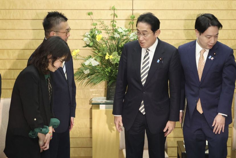 日本首相岸田文雄接见LGBT团体代表。