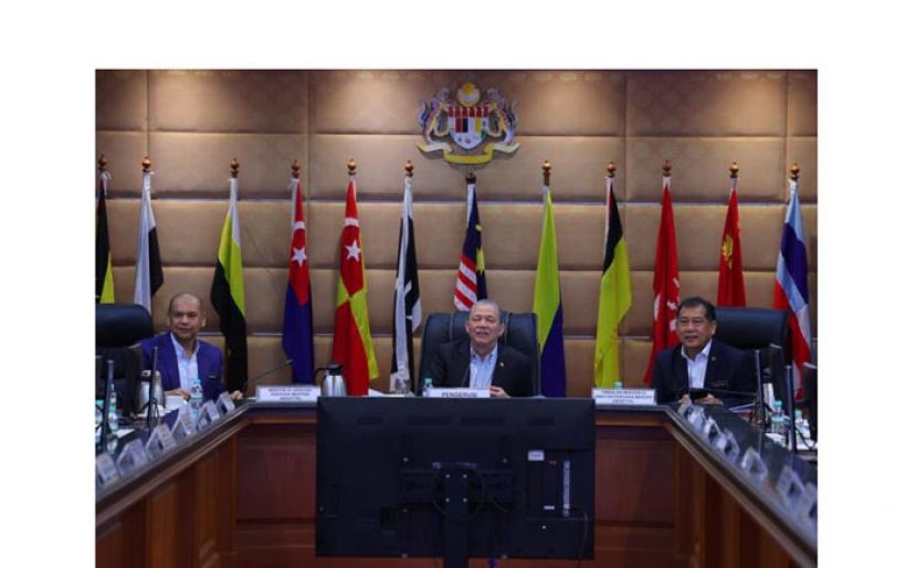 副首相法迪拉（中）主持MA63技术会议，左为阿米占以及威尔逊乌嘉。