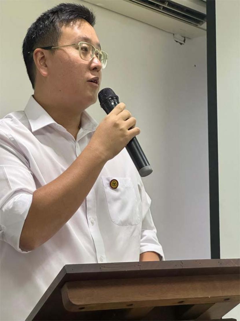 砂拉越人民联合党青年团总团长刘可杰在致词时影。