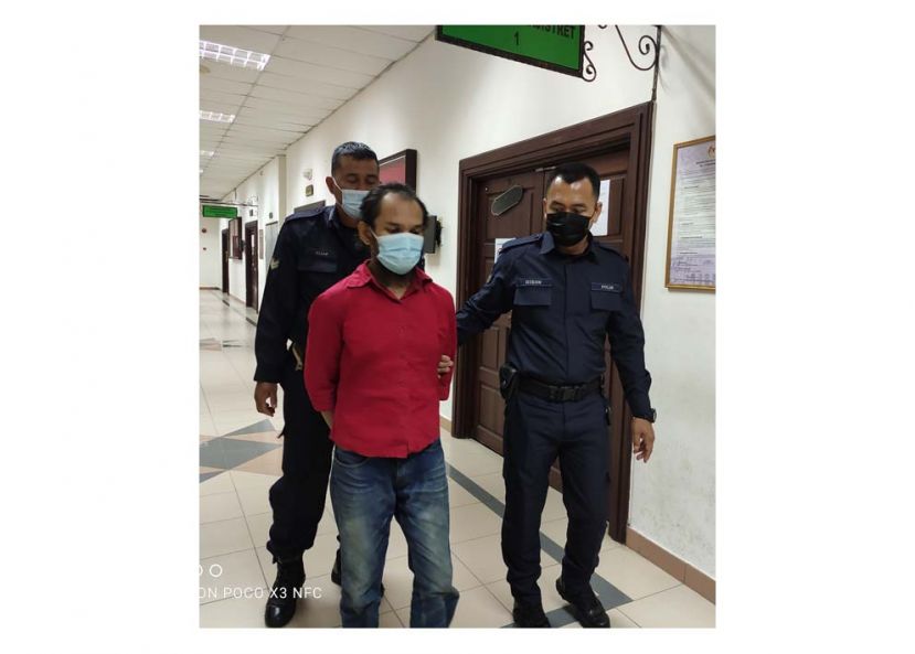 涉嫌谋杀婆婆的不孝孙，吸毒案被判刑后，押离法庭。