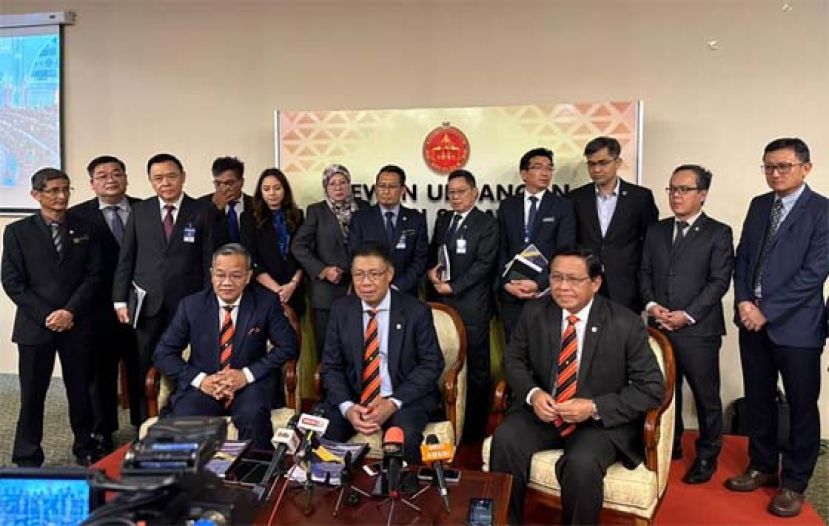 砂公用事业与通讯部部长拿督朱莱希发布谈话时摄。