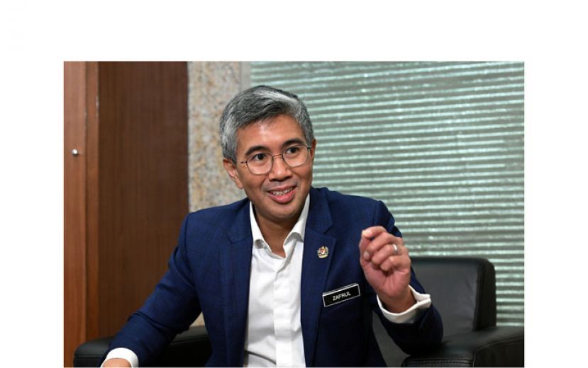 财政部长东姑扎夫鲁。