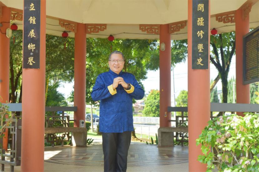 古晋南市市长拿督黄鸿圣.