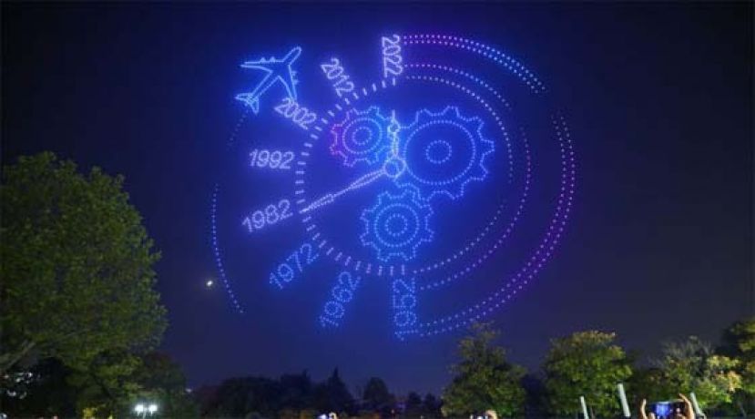 中国南京航空航天大学，2022架无人机光影秀。