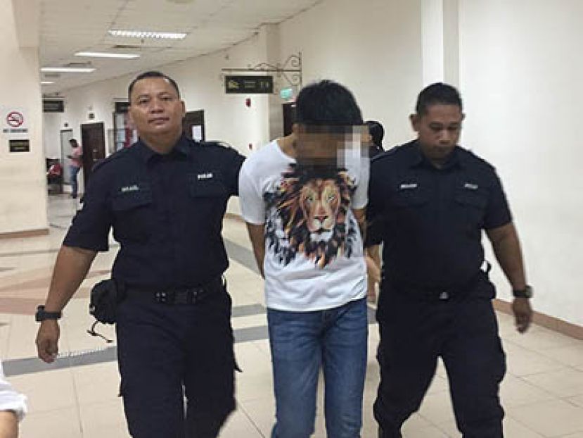 就柬埔寨工作骗局案，一名青年今日上午被控于此间推事庭。