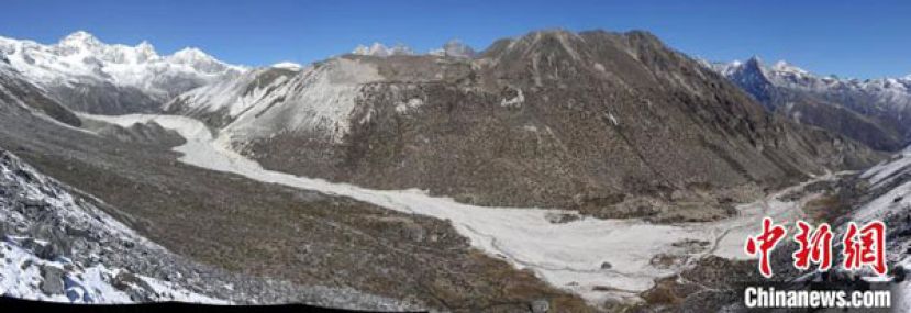 本次研究的尼泊尔一处山谷湖泊。