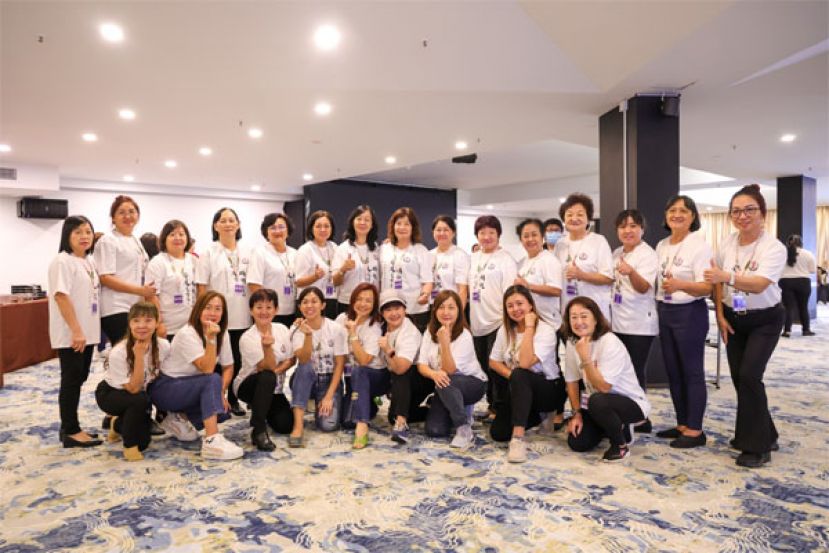 由砂拉越华人社团总会妇女部联办的第6届&ldquo;她的故事&rdquo;马来西亚妇女节激励文章徵选赛，筹备会成员合照。
