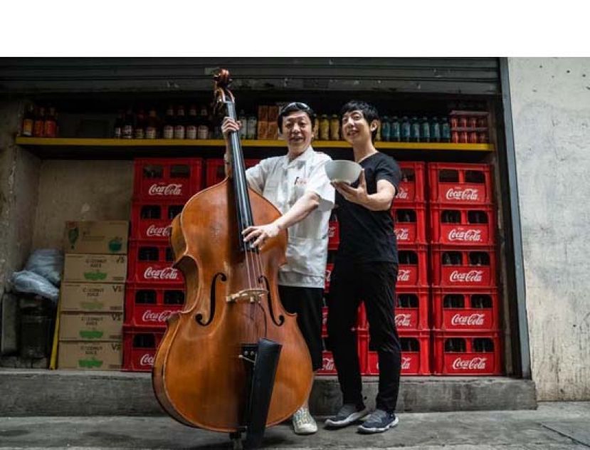 源兴隆面家的第三代老板Paul（左），与Innonation Studio创办人Justin Siu合作，奏出墨鱼丸面及爵士乐的浪漫。