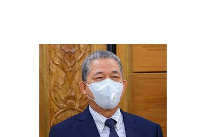 高级政务部长（工程部）拿督斯里法迪拉尤索夫。