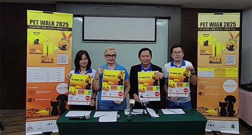 在新闻发布会上一摄。左起为古晋社区前进协会秘书张猷杰、该会主席余国雄、砂防止虐待动物协会主席拿汀黃多娜以及理事谢偉欣。
