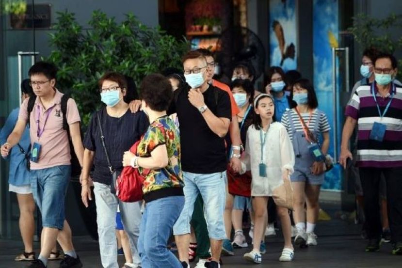 讲中文的游客目前可以联络游客援助呼叫中心，获取帮助。