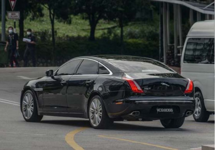 拿督斯里安华座车抵达武吉阿曼警察总部。